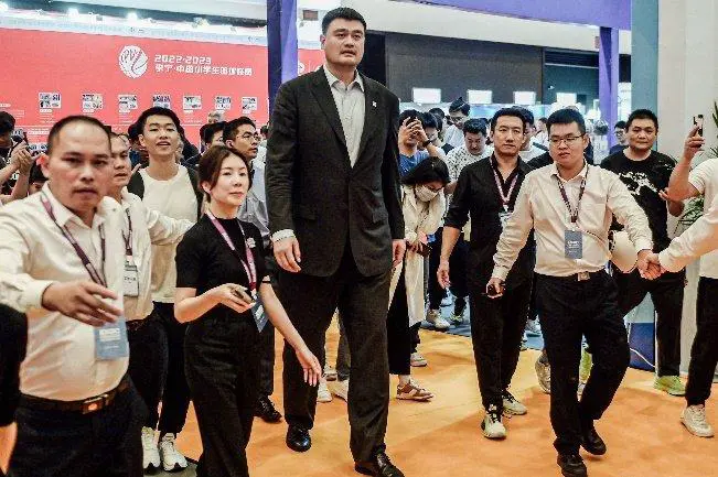 如何通过参加杯赛提升篮球训练效果_1